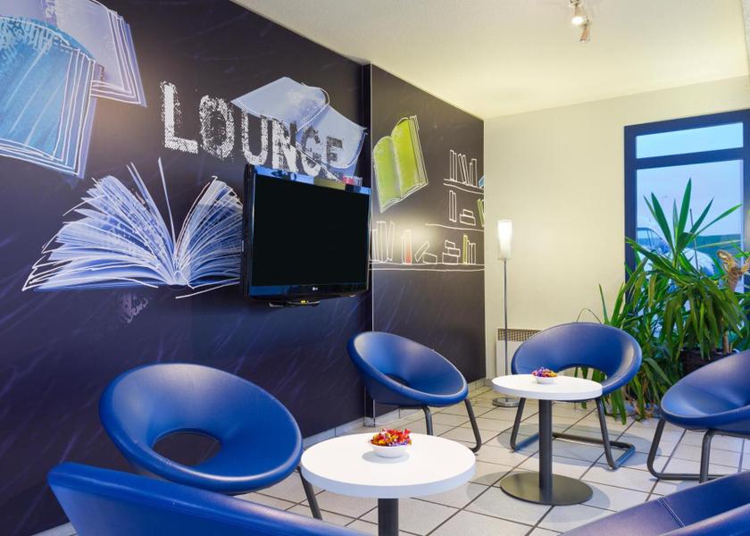 shared lounge/tv area