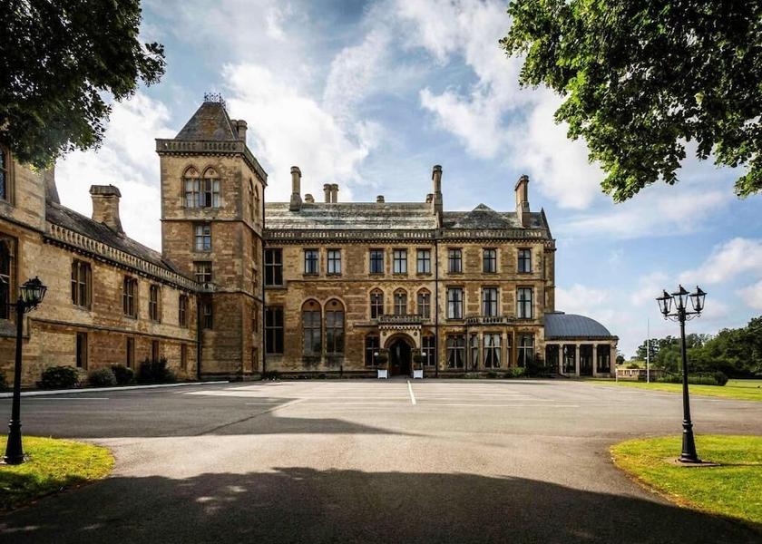 England Warwick Exterior