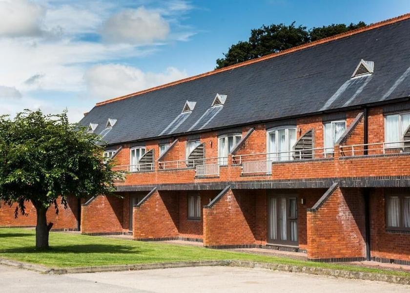 England Warwick Exterior