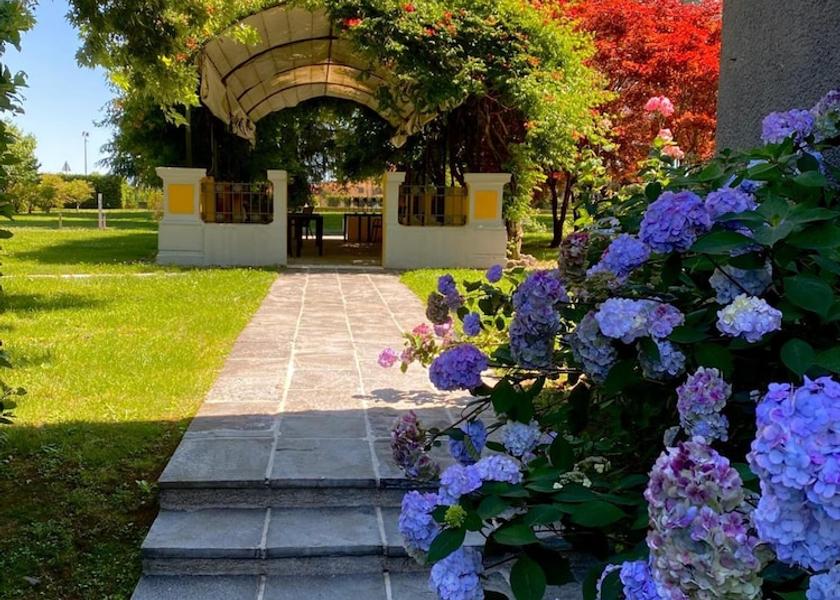 Lombardy Vizzola Ticino Property Grounds