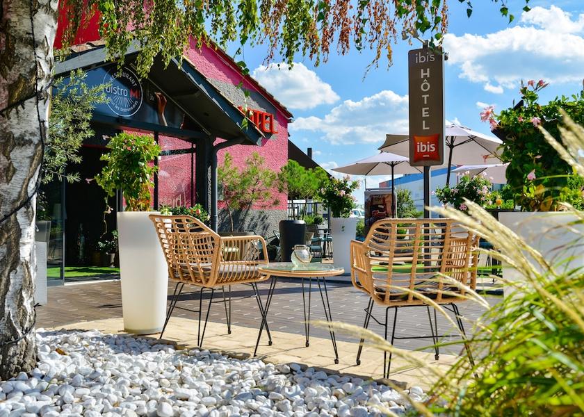 Auvergne-Rhone-Alpes Creches-sur-Saone Terrace