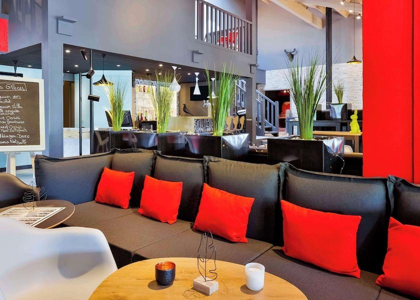 Auvergne-Rhone-Alpes Creches-sur-Saone Exterior Detail