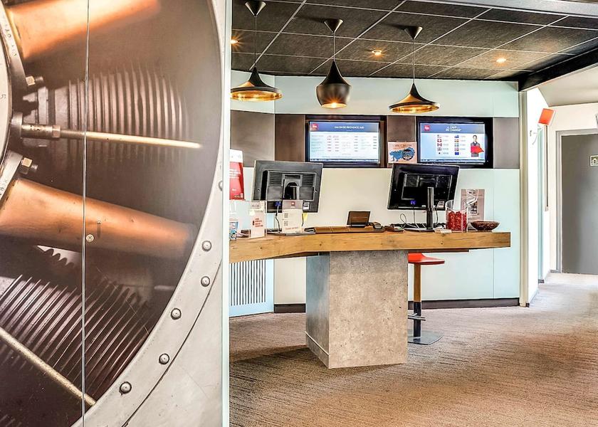 Provence - Alpes - Cote d'Azur Salon-de-Provence Reception