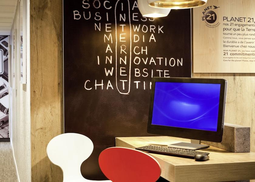 Brittany Lorient Lobby