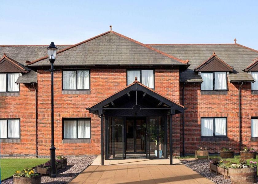 England Alfreton Exterior Detail