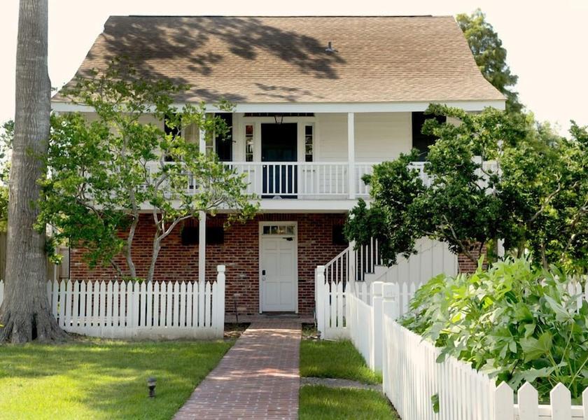 Louisiana White Castle Room