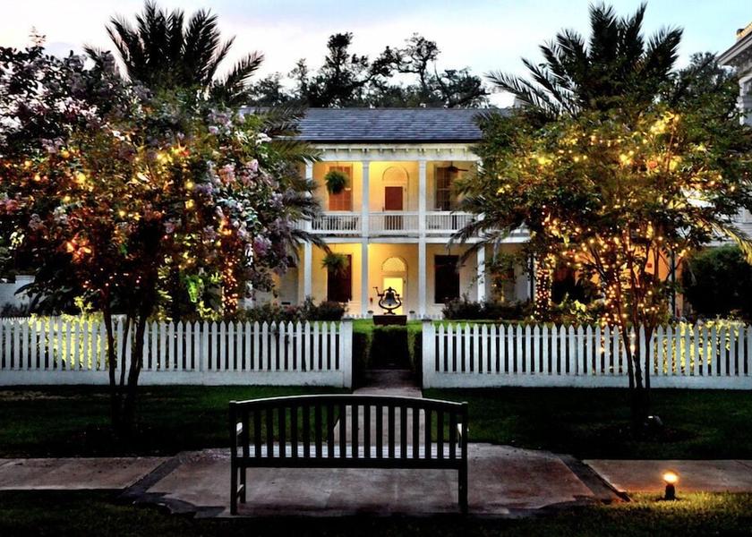 Louisiana White Castle Room