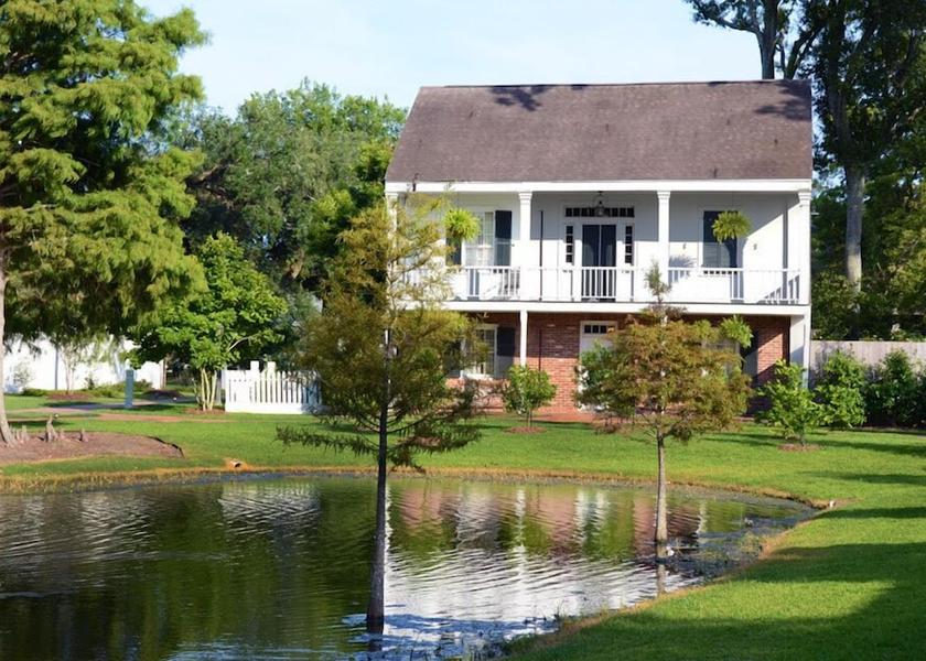 Louisiana White Castle Room