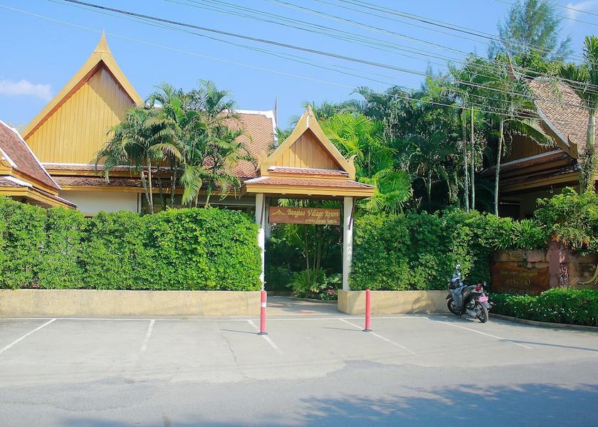 Phuket Province Choeng Thale Parking
