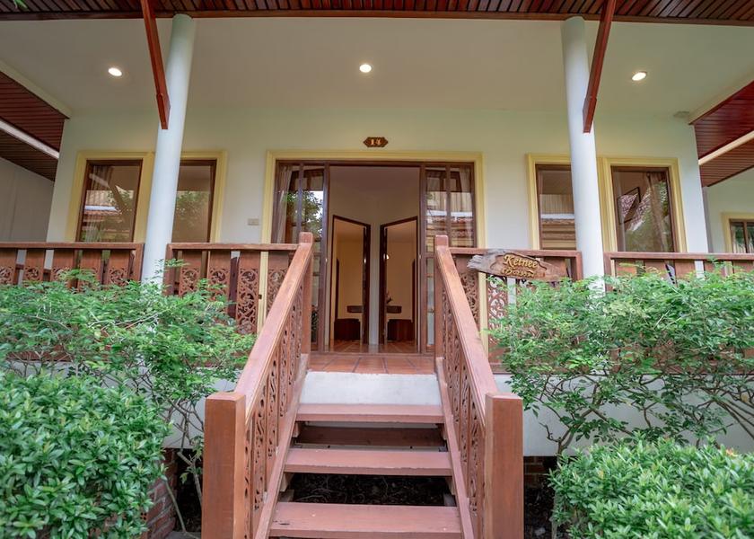 Phuket Choeng Thale Facade