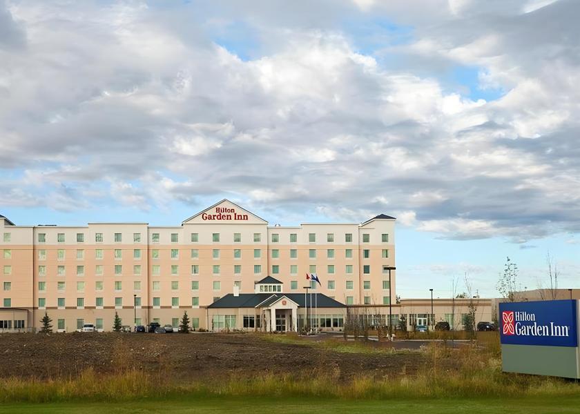Alberta Leduc Hotel Exterior