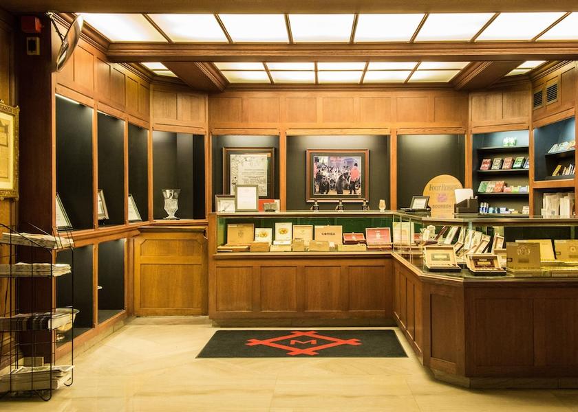 Missouri St. Louis Gift shop