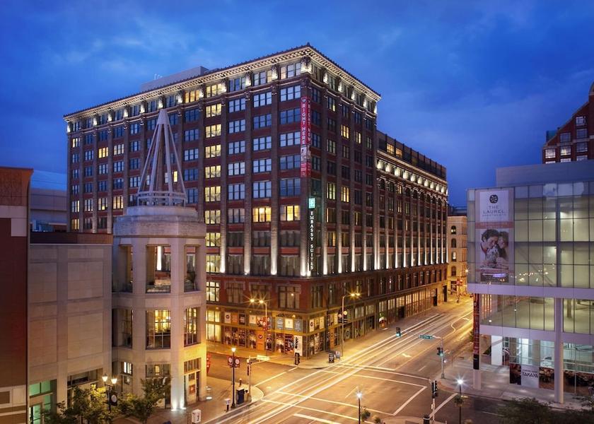 Missouri St. Louis Exterior Detail