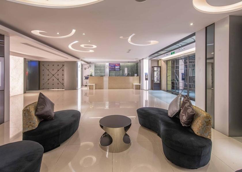  Taipei Lobby sitting area