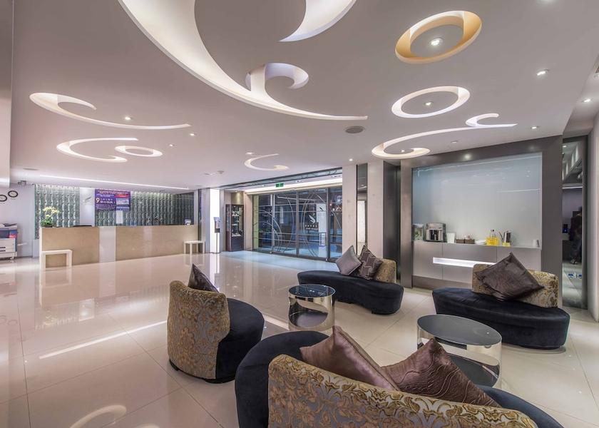  Taipei Lobby sitting area