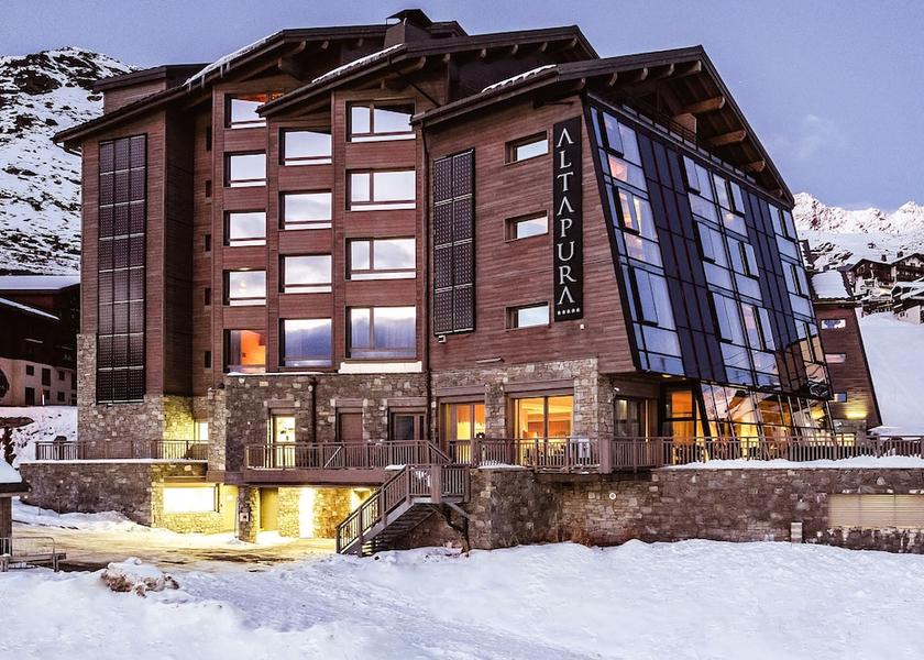 Auvergne-Rhone-Alpes Saint-Martin-de-Belleville Exterior Detail