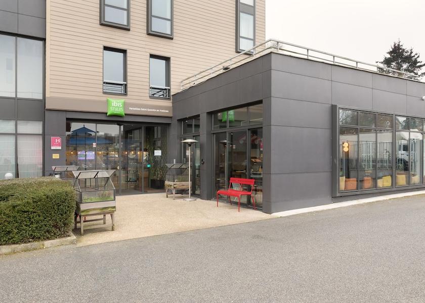 Ile-de-France Saint-Cyr-l'Ecole Facade