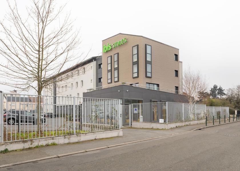 Ile-de-France Saint-Cyr-l'Ecole Facade