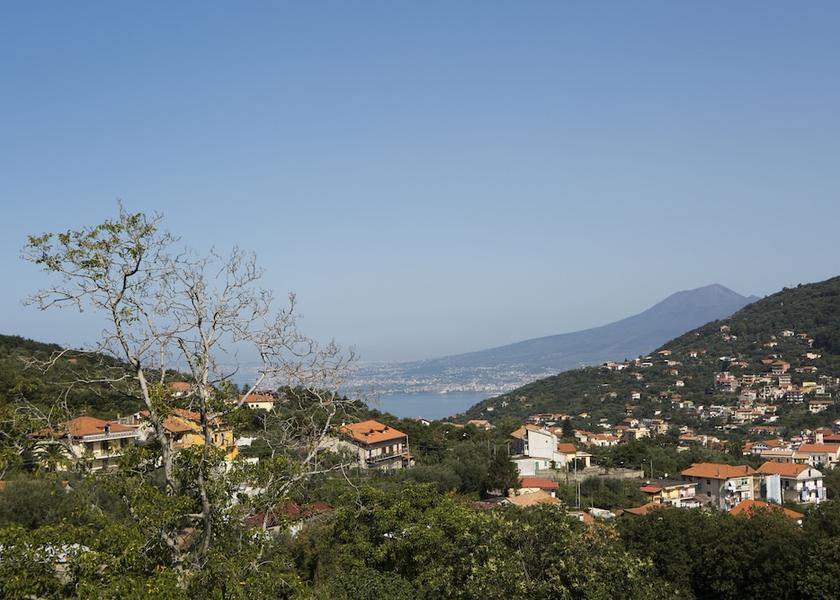 Campania Pimonte Facade
