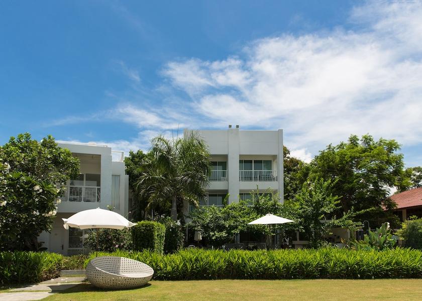 Phetchaburi Province Tha Yang Courtyard