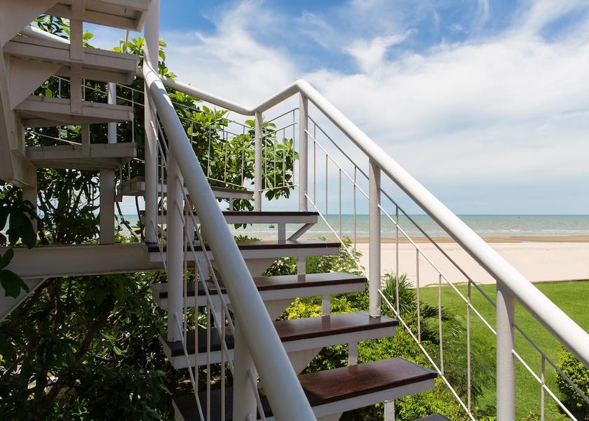 Prachuap Khiri Khan Tha Yang Exterior Detail