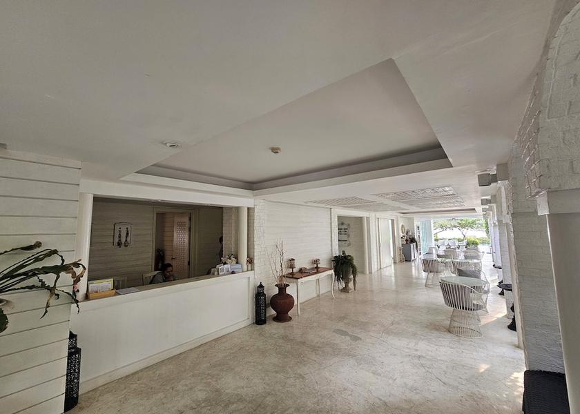 Prachuap Khiri Khan Tha Yang Interior Entrance