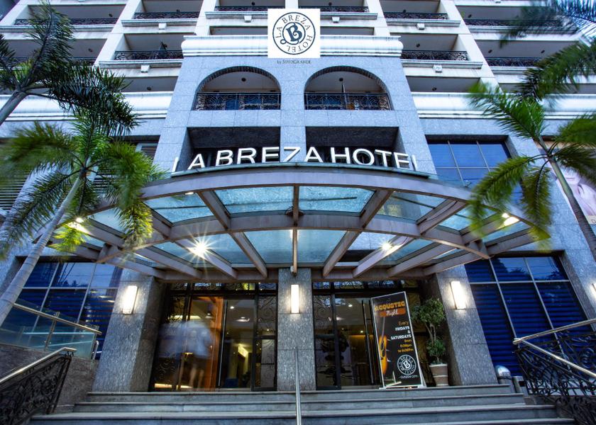  Quezon City Hotel Exterior