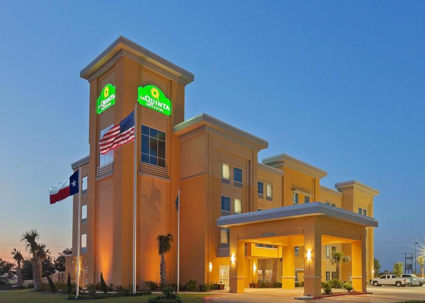 Texas Pearsall Hotel Exterior
