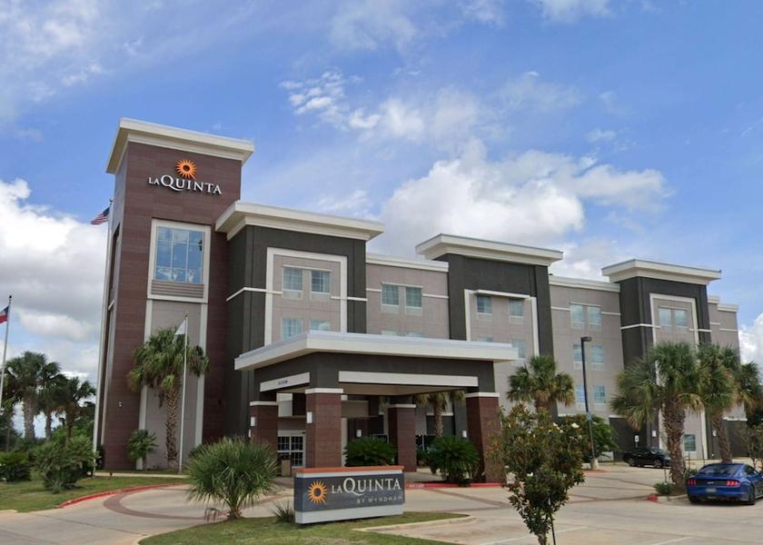 Texas Pearsall Exterior