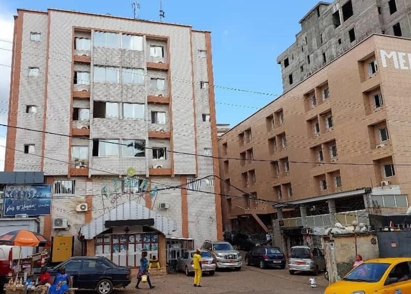 Central Yaoundé Exterior Detail