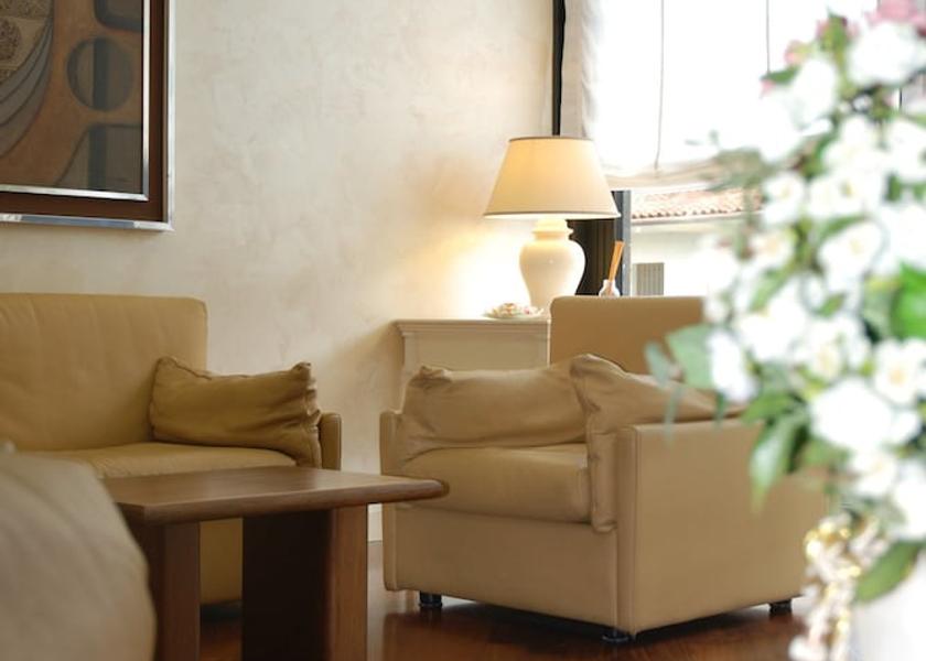 Lombardy Roncadelle Lobby