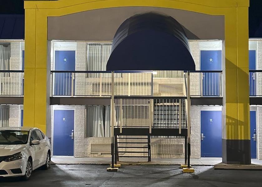 Kansas Salina Facade