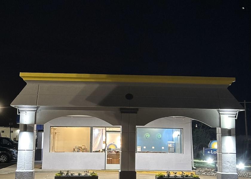 Kansas Salina Entrance