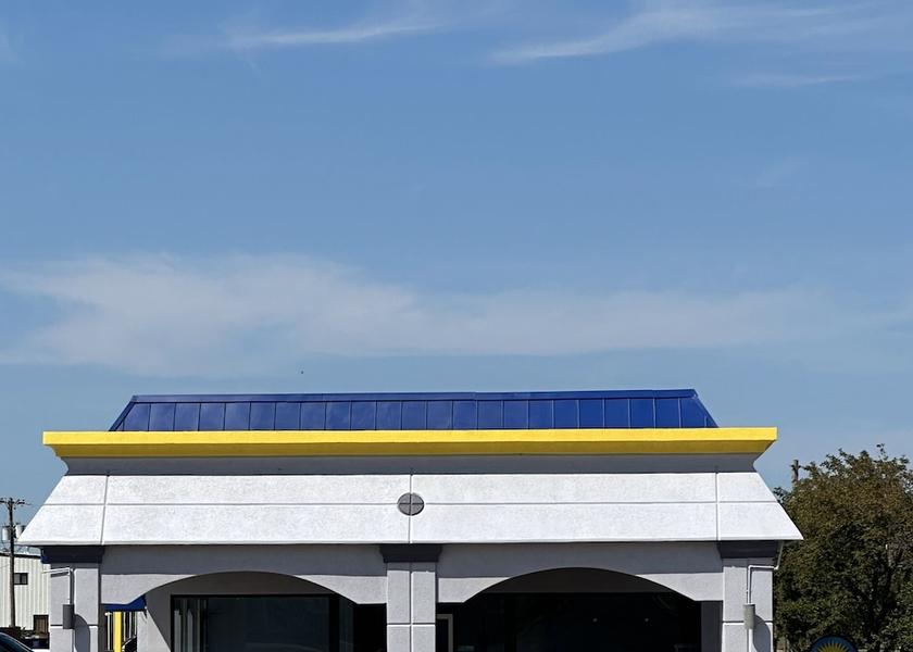 Kansas Salina Facade