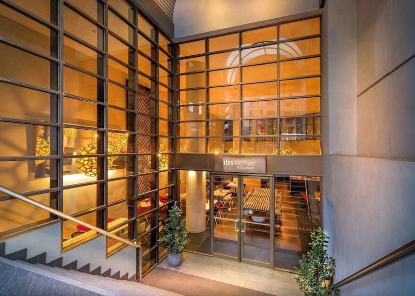 Victoria Melbourne Exterior