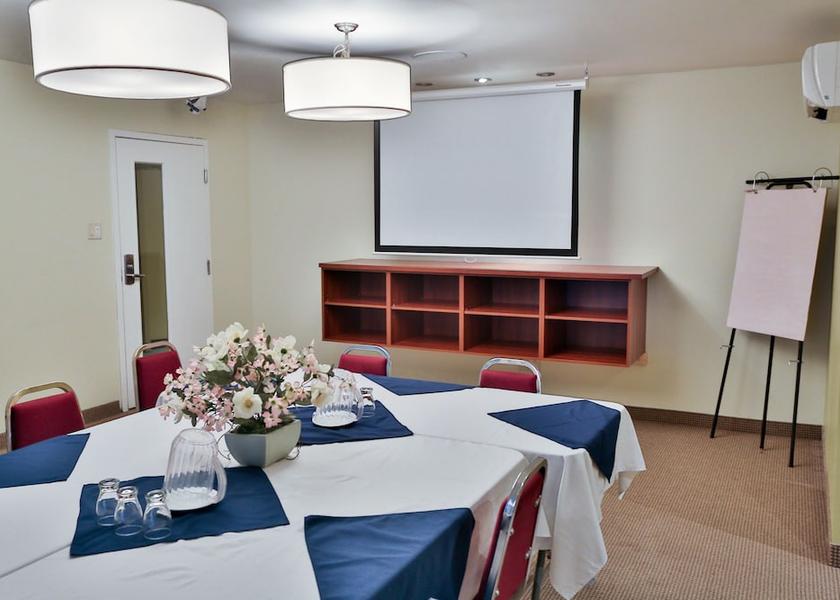 Quebec Saint-Sauveur Meeting Room
