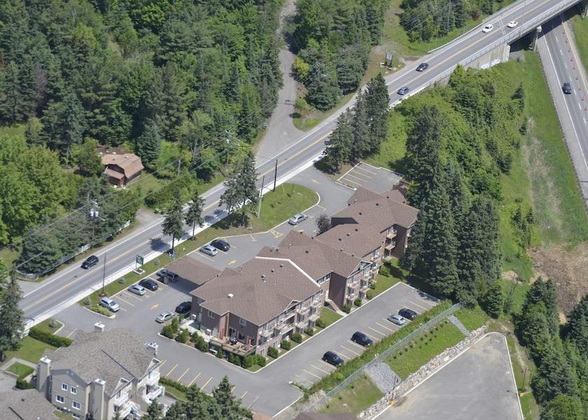 Quebec Saint-Sauveur Property Grounds