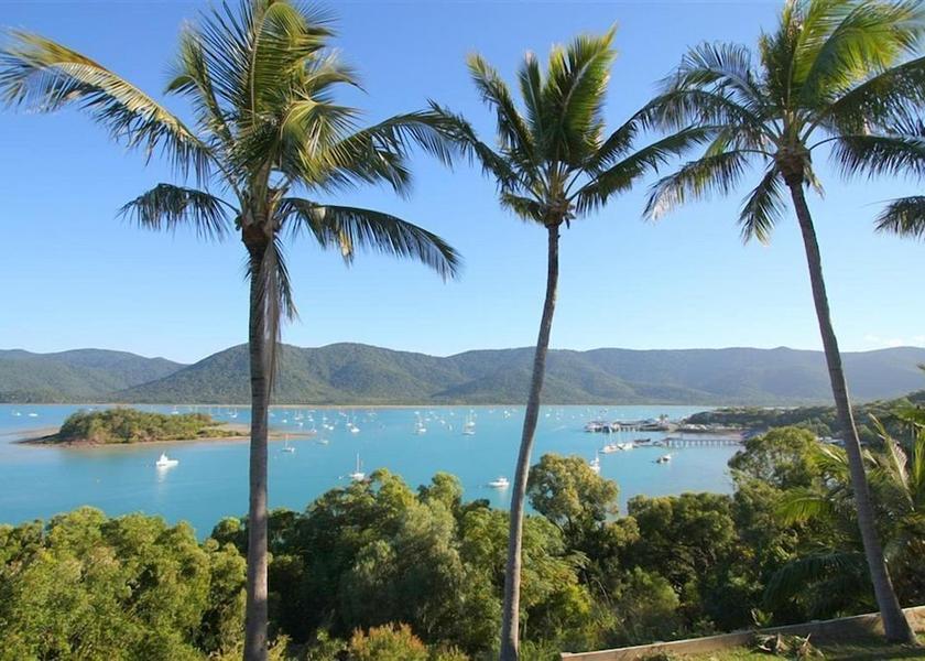 Queensland Shute Harbour Beach