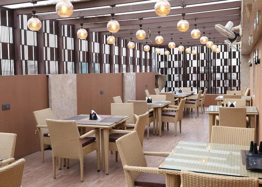 Uttar Pradesh Varanasi Food & Dining