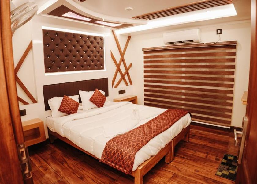 Kerala Alleppey Deluxe Room- AC timing 8PM to 6AM
