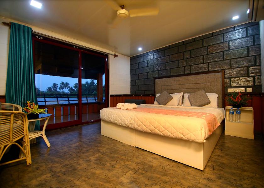Kerala Alleppey Premium Lake View Cottage