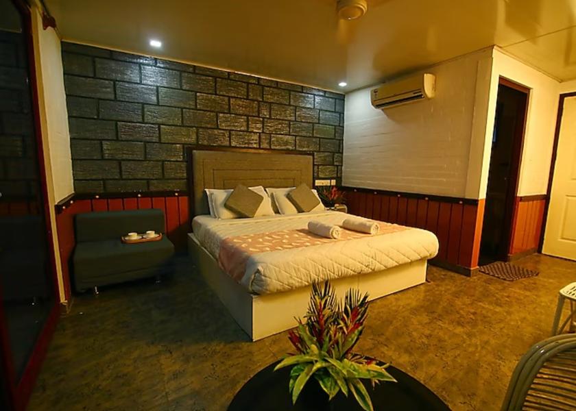 Kerala Alleppey Deluxe Lake View Room