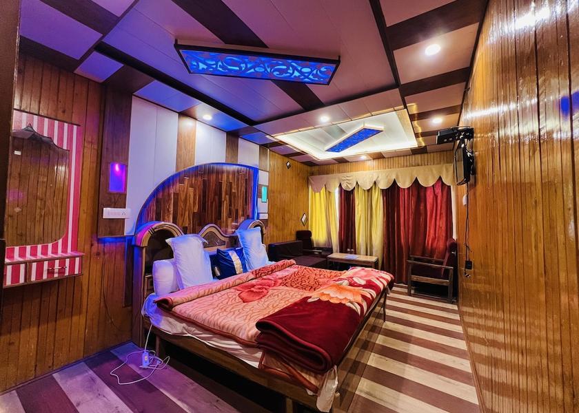 Jammu and Kashmir Sonamarg Deluxe Double Room, Mountain View