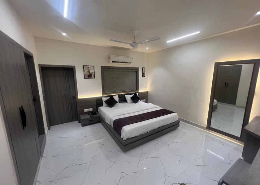 Dadra and Nagar Haveli and Daman and Diu Diu Super Deluxe Room With Balcony (1 King Bed)
