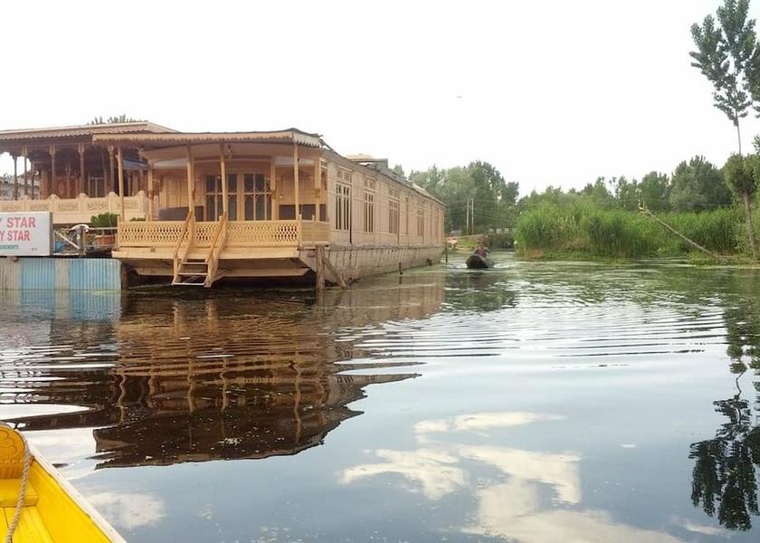 Jammu and Kashmir Srinagar Hotel Exterior