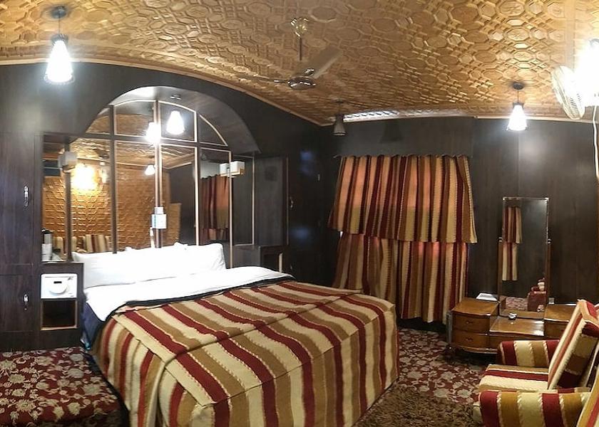 Jammu and Kashmir Srinagar Room