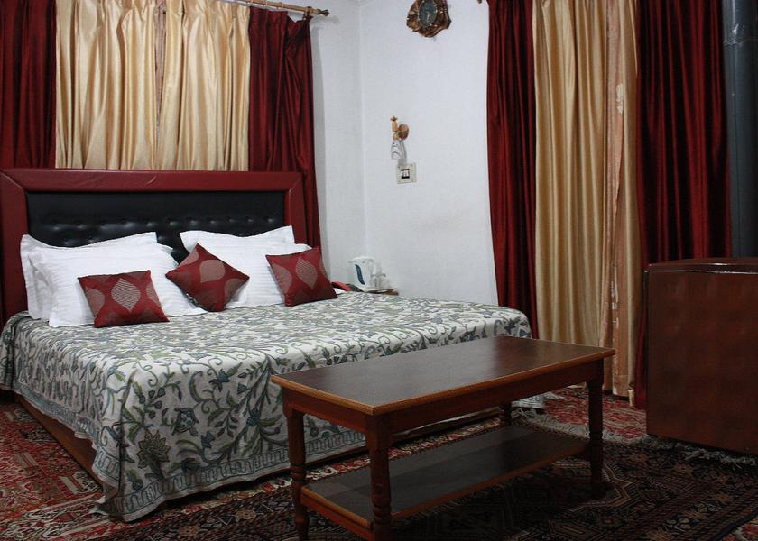 Jammu and Kashmir Srinagar Deluxe Double Room