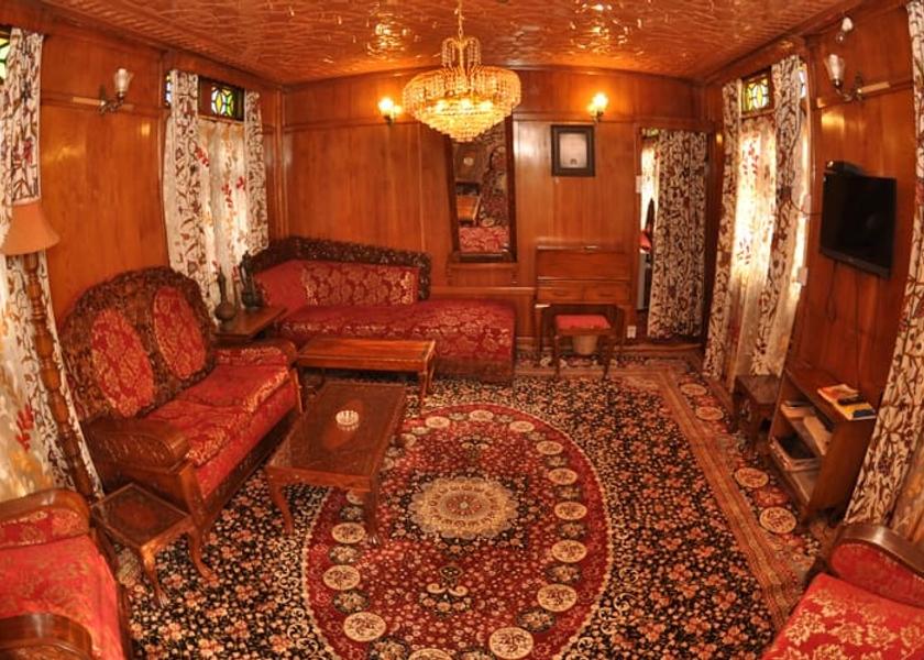 Jammu and Kashmir Srinagar bed room