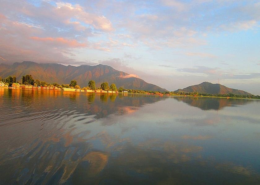 Jammu and Kashmir Srinagar Mountain view