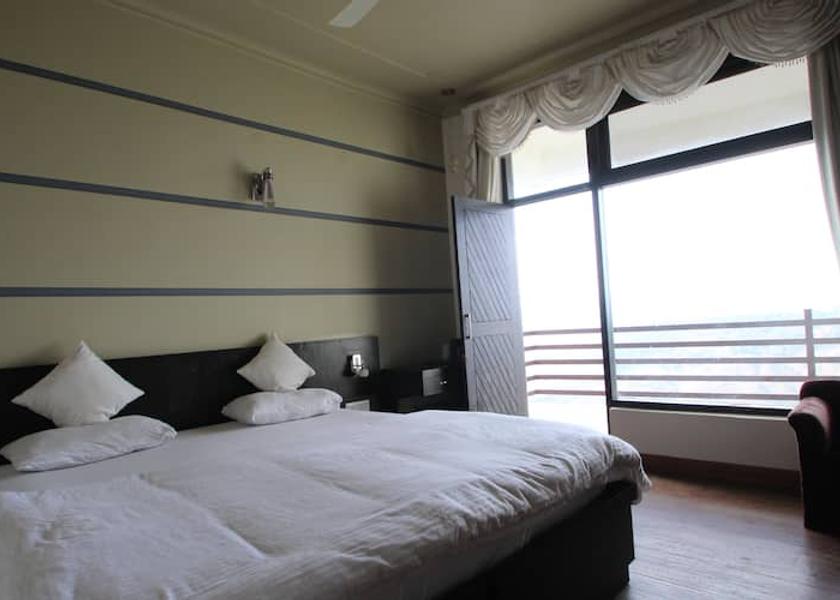Uttarakhand Almora luxury room vxn p